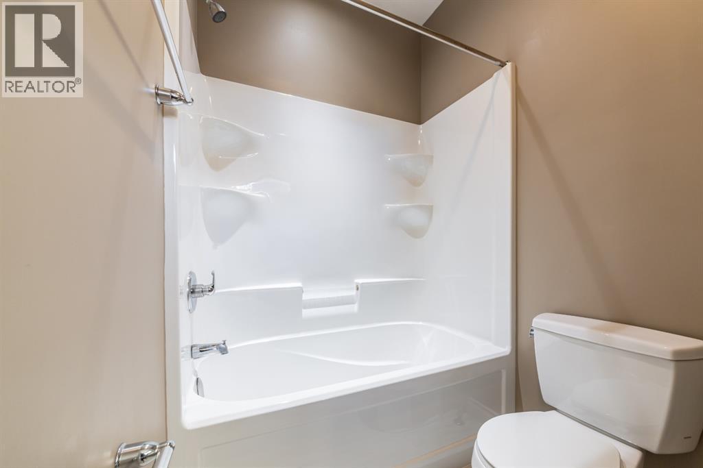 Photo 18 of 15 2715 73 Avenue, Lloydminster AB