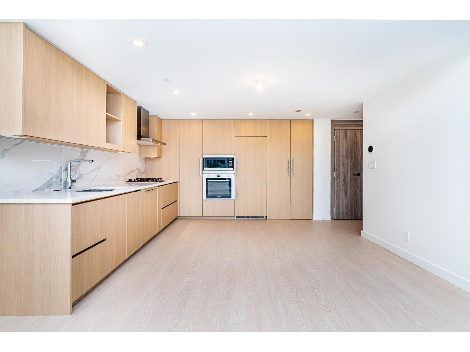 Photo 10 of 611 13778 100 Avenue, Surrey BC