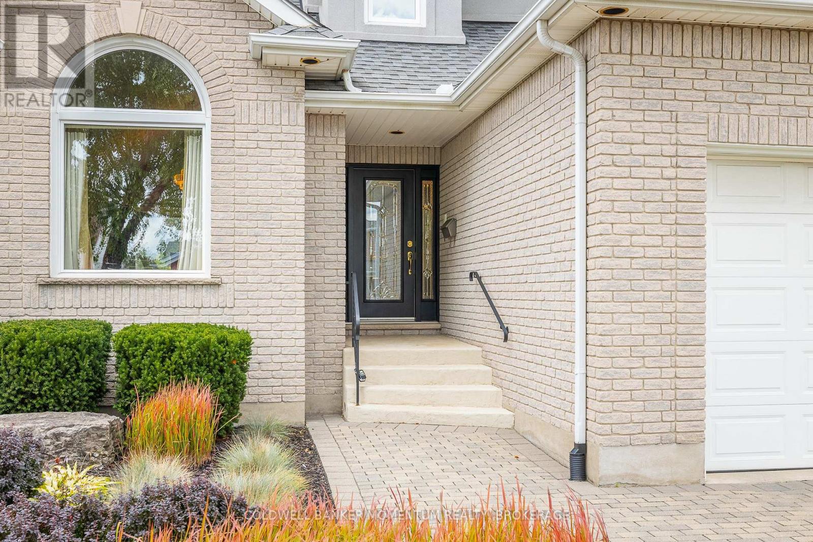 Photo 3 of 13 Willow Court, Thorold ON