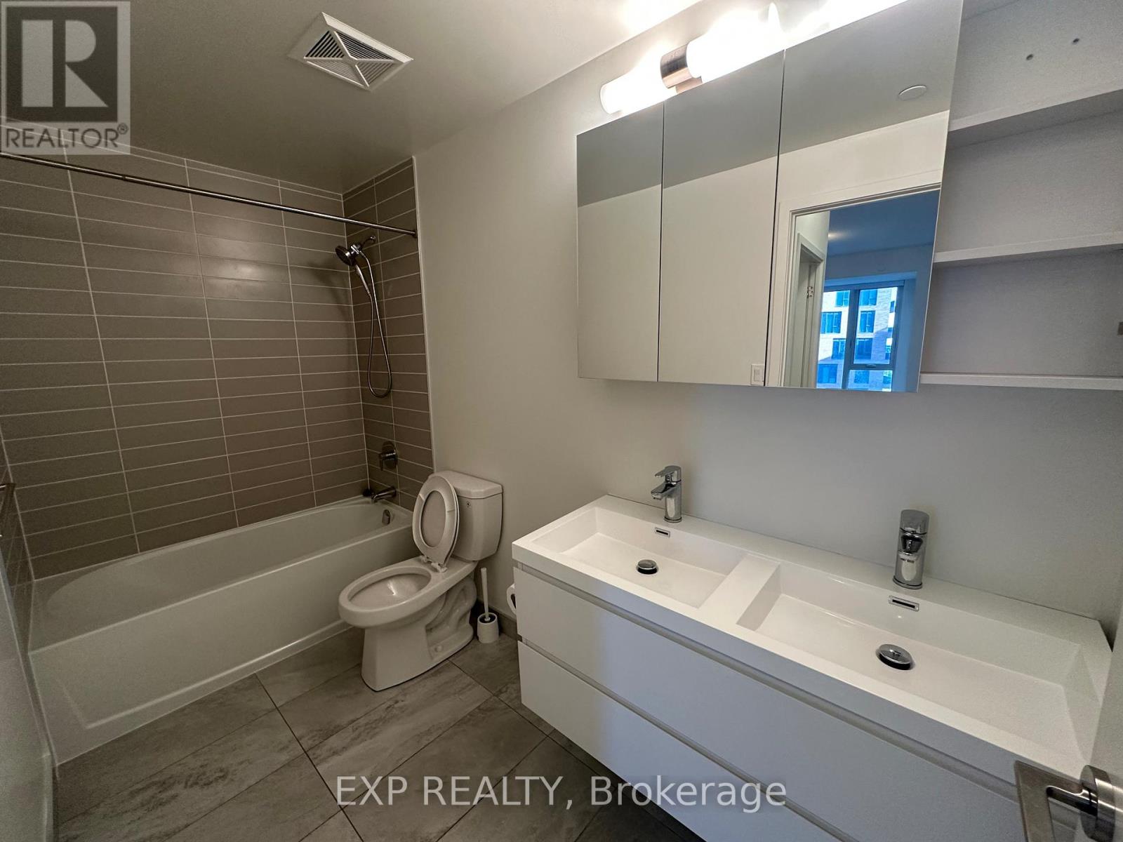 Photo 19 of 618 38 Simcoe Promenade, Markham ON