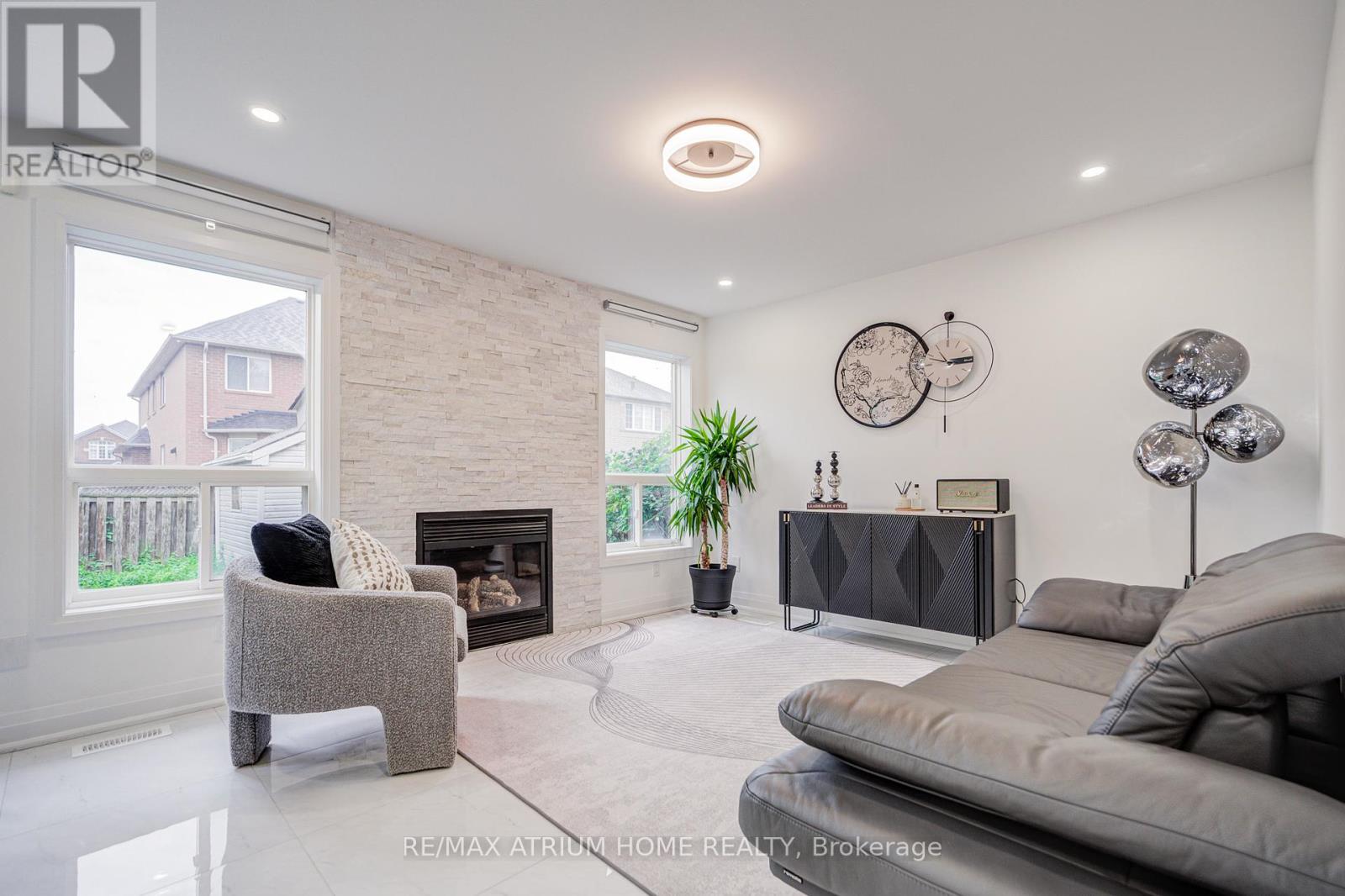 Photo 13 of 37 Landsdown Crescent, Markham ON