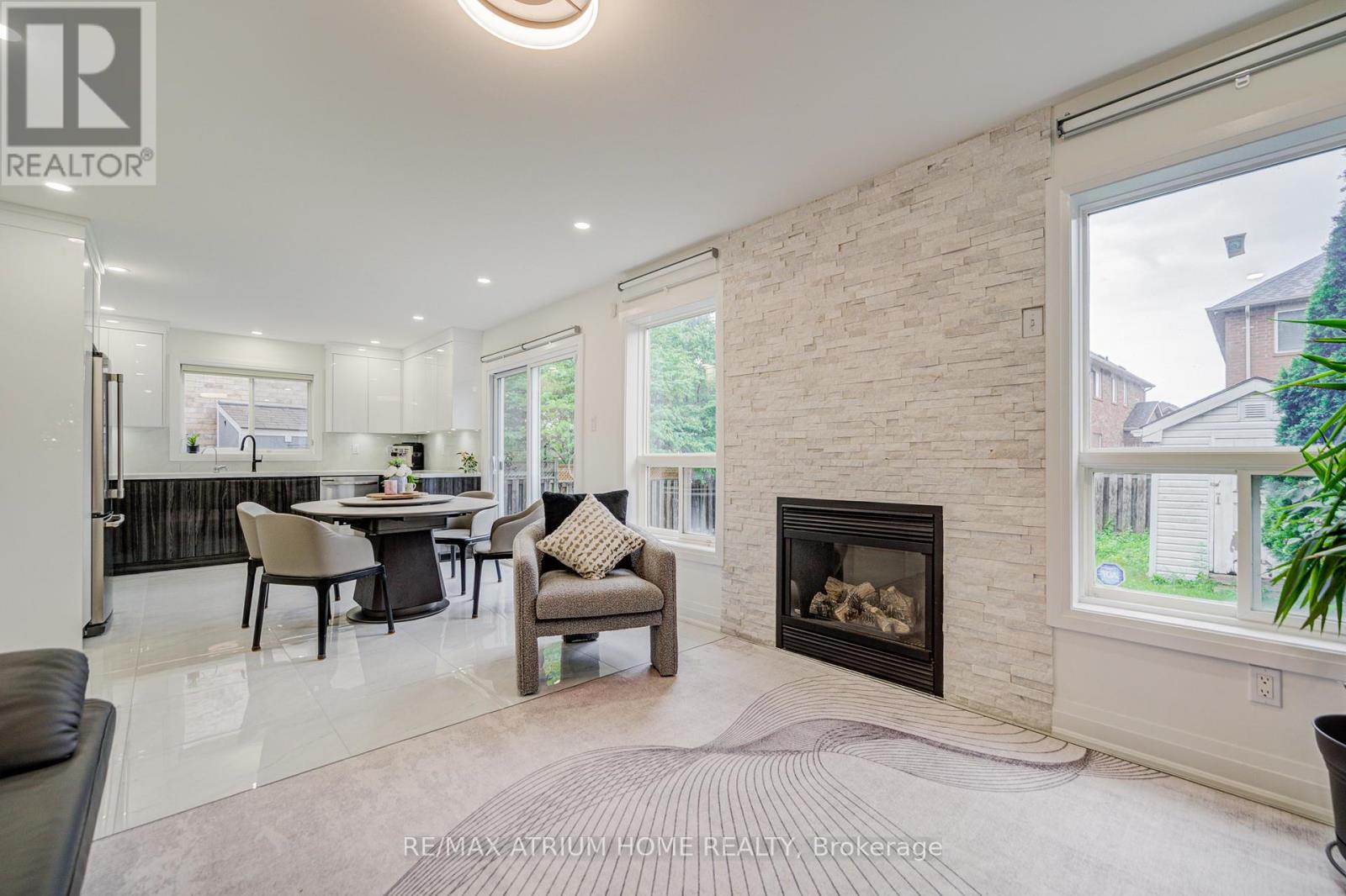 Photo 16 of 37 Landsdown Crescent, Markham ON