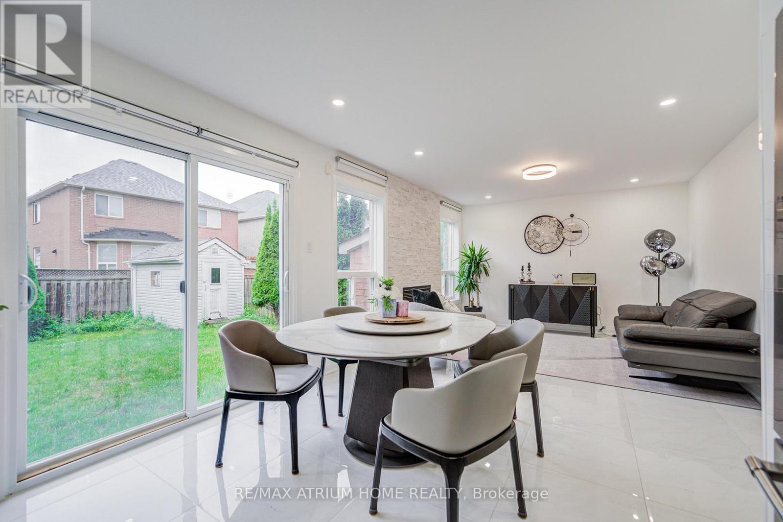 Photo 19 of 37 Landsdown Crescent, Markham ON