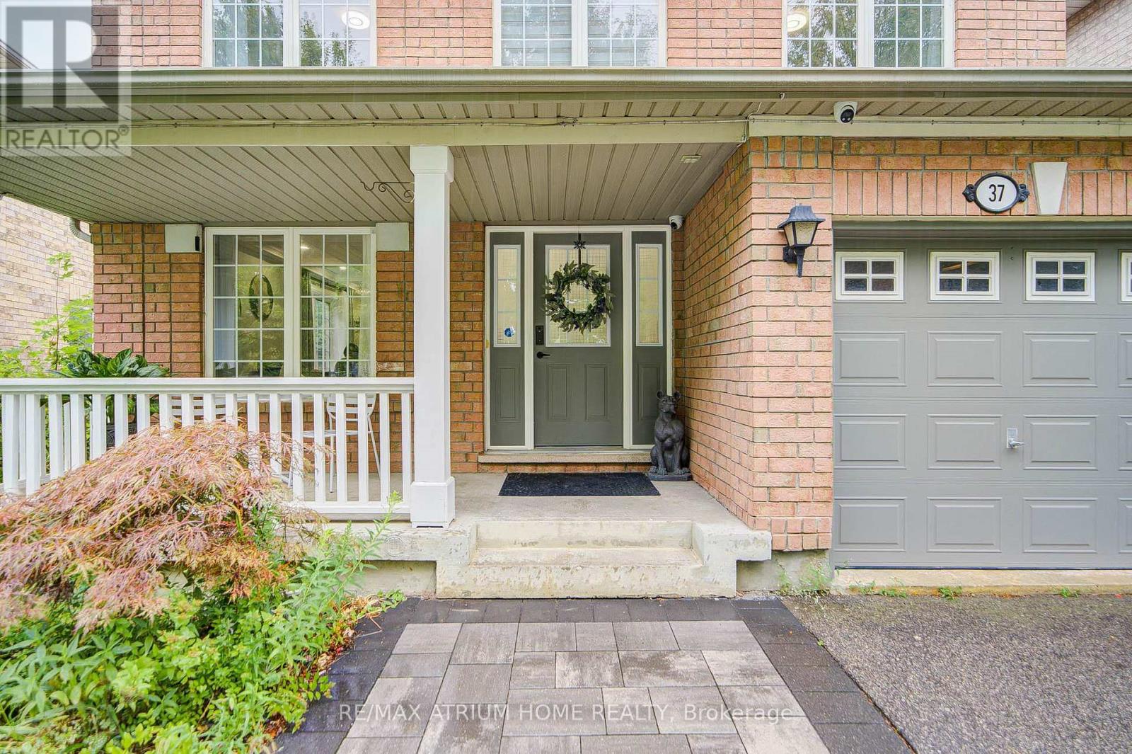 Photo 2 of 37 Landsdown Crescent, Markham ON