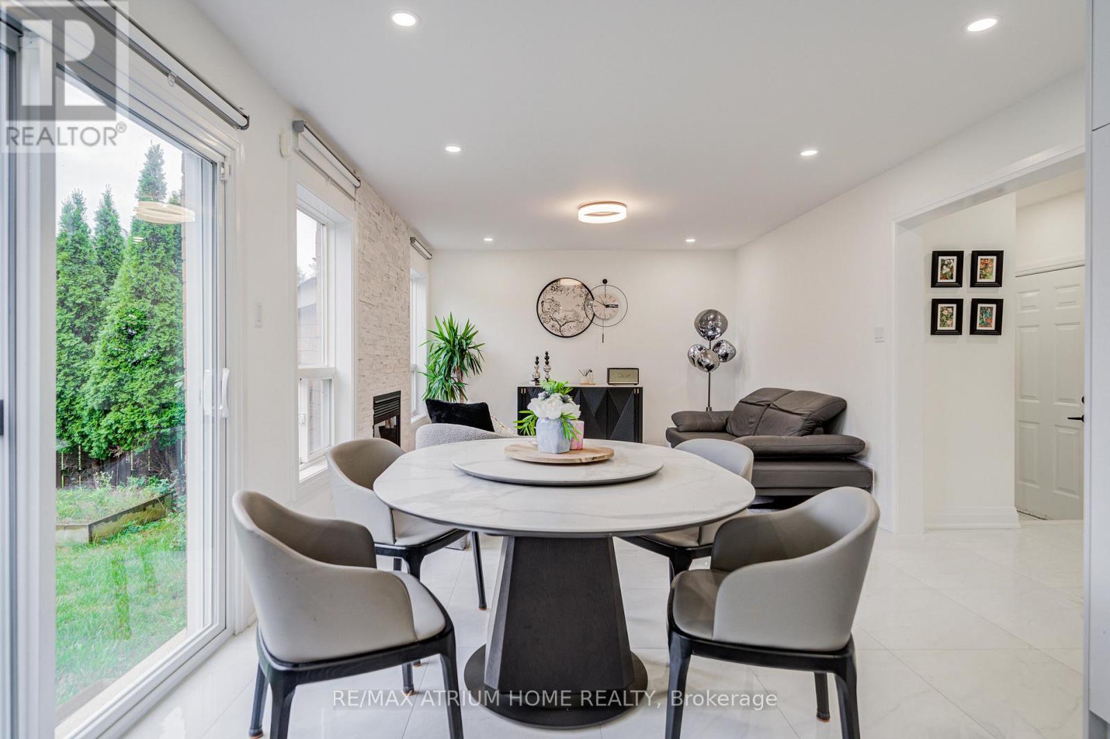 Photo 22 of 37 Landsdown Crescent, Markham ON