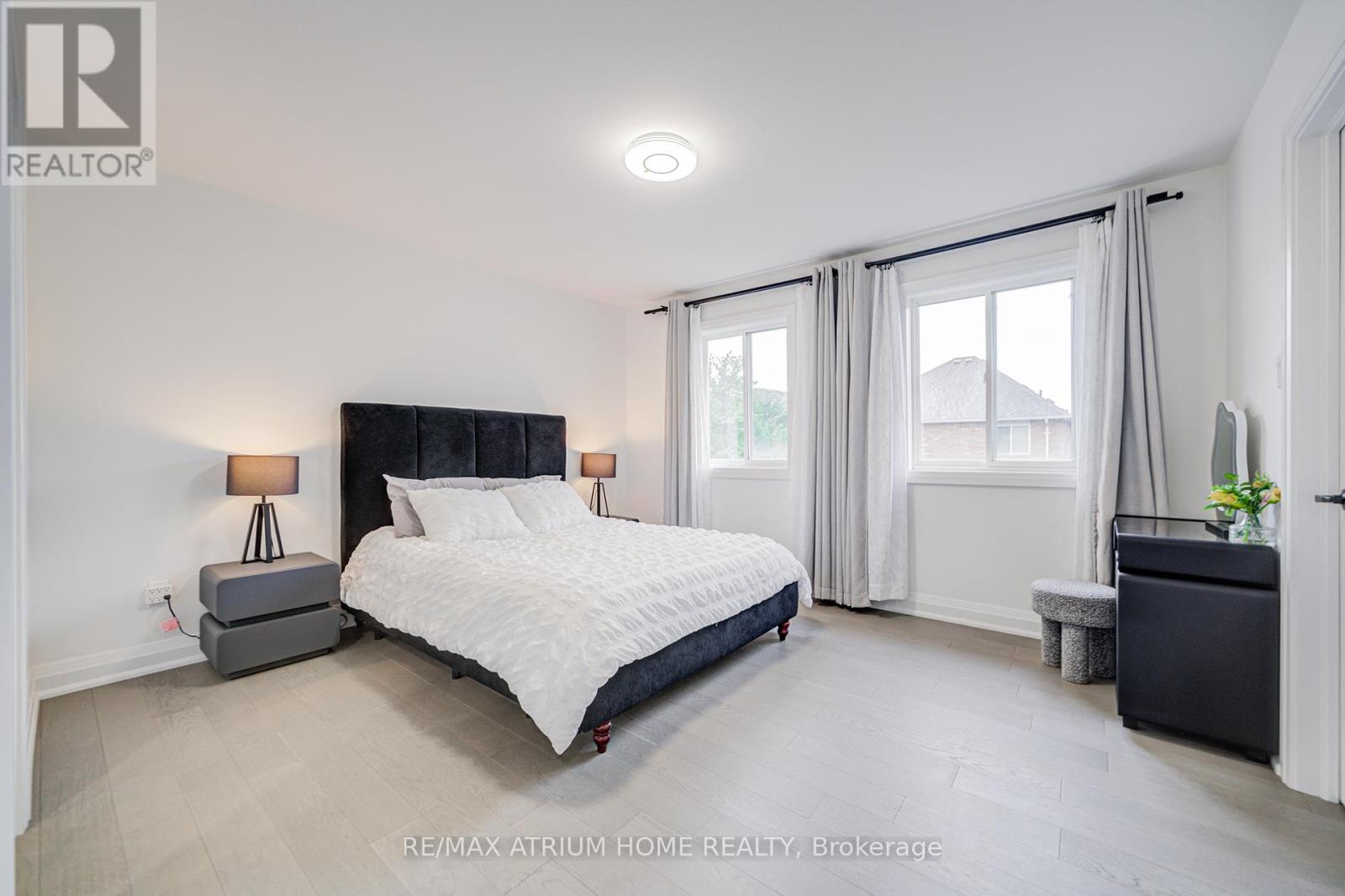 Photo 25 of 37 Landsdown Crescent, Markham ON