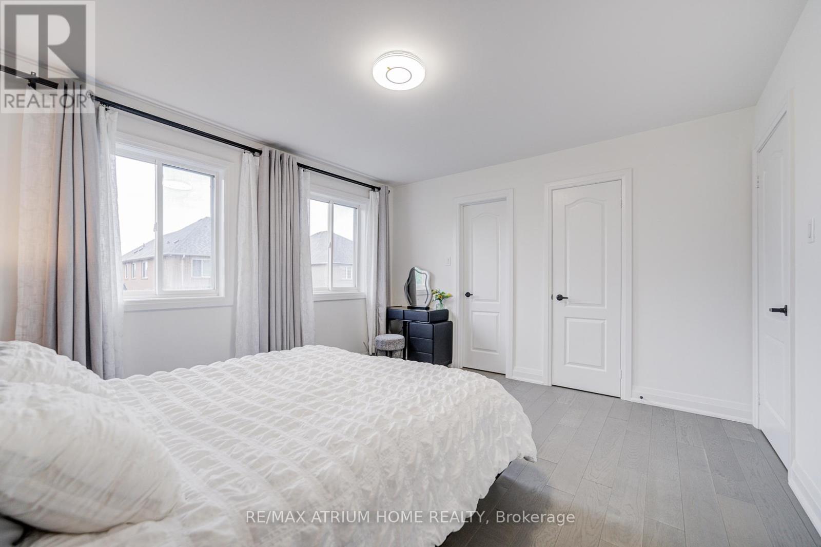 Photo 27 of 37 Landsdown Crescent, Markham ON