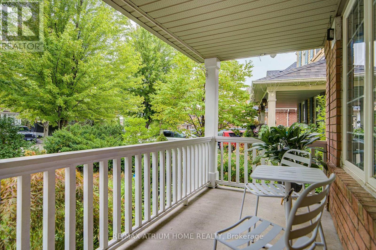 Photo 3 of 37 Landsdown Crescent, Markham ON