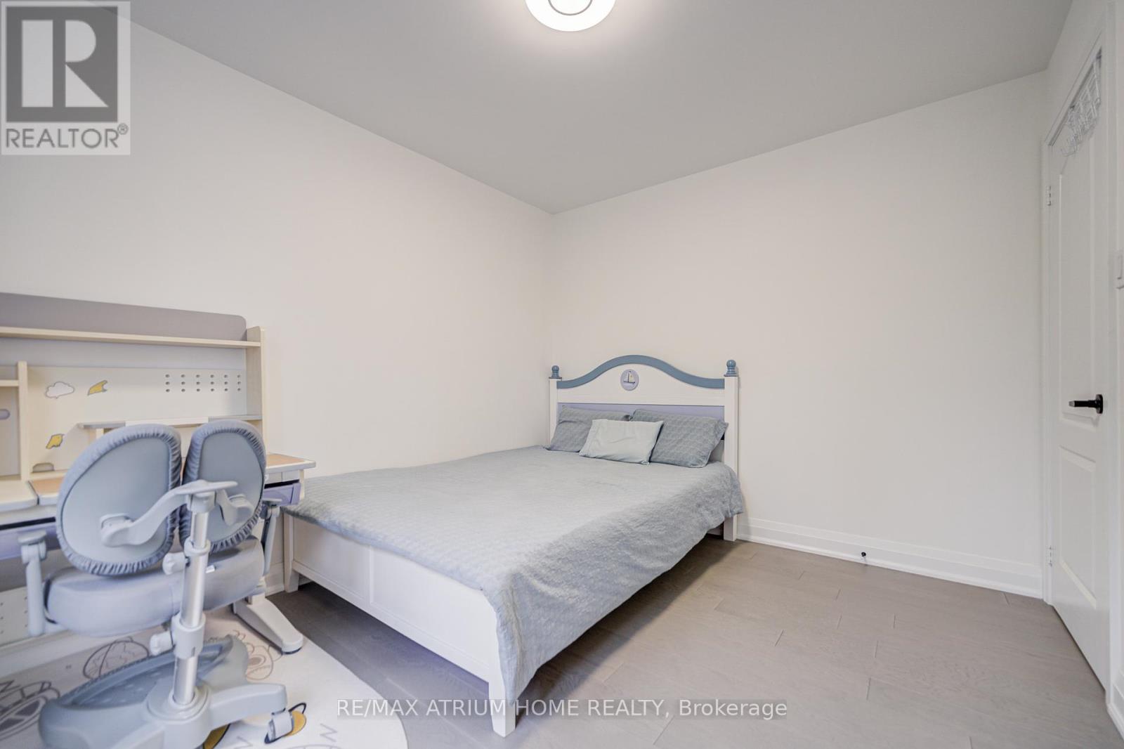 Photo 32 of 37 Landsdown Crescent, Markham ON