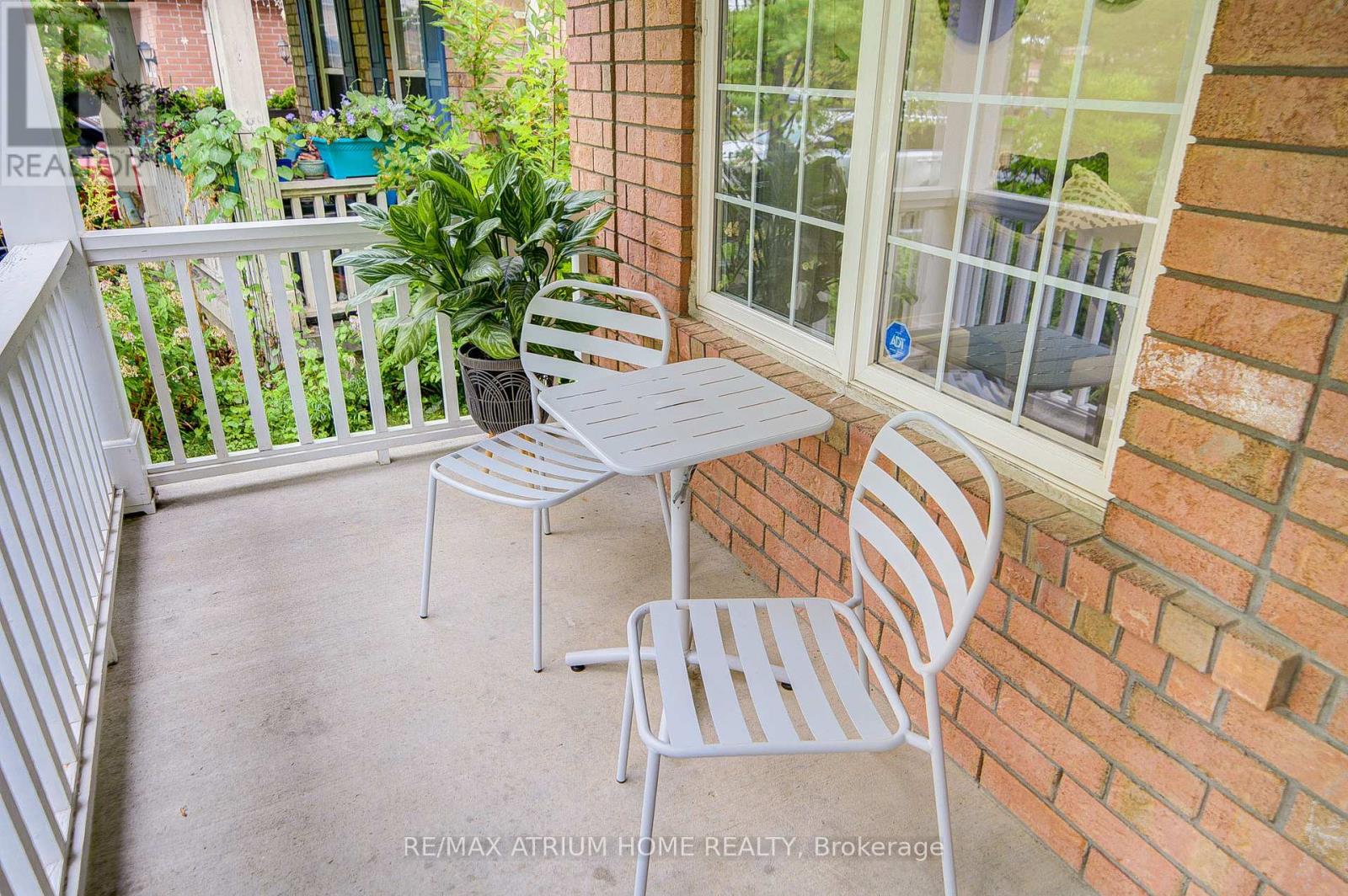 Photo 4 of 37 Landsdown Crescent, Markham ON