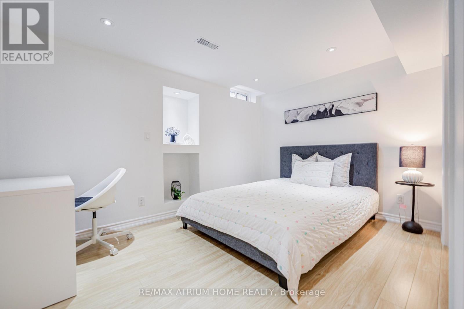 Photo 42 of 37 Landsdown Crescent, Markham ON