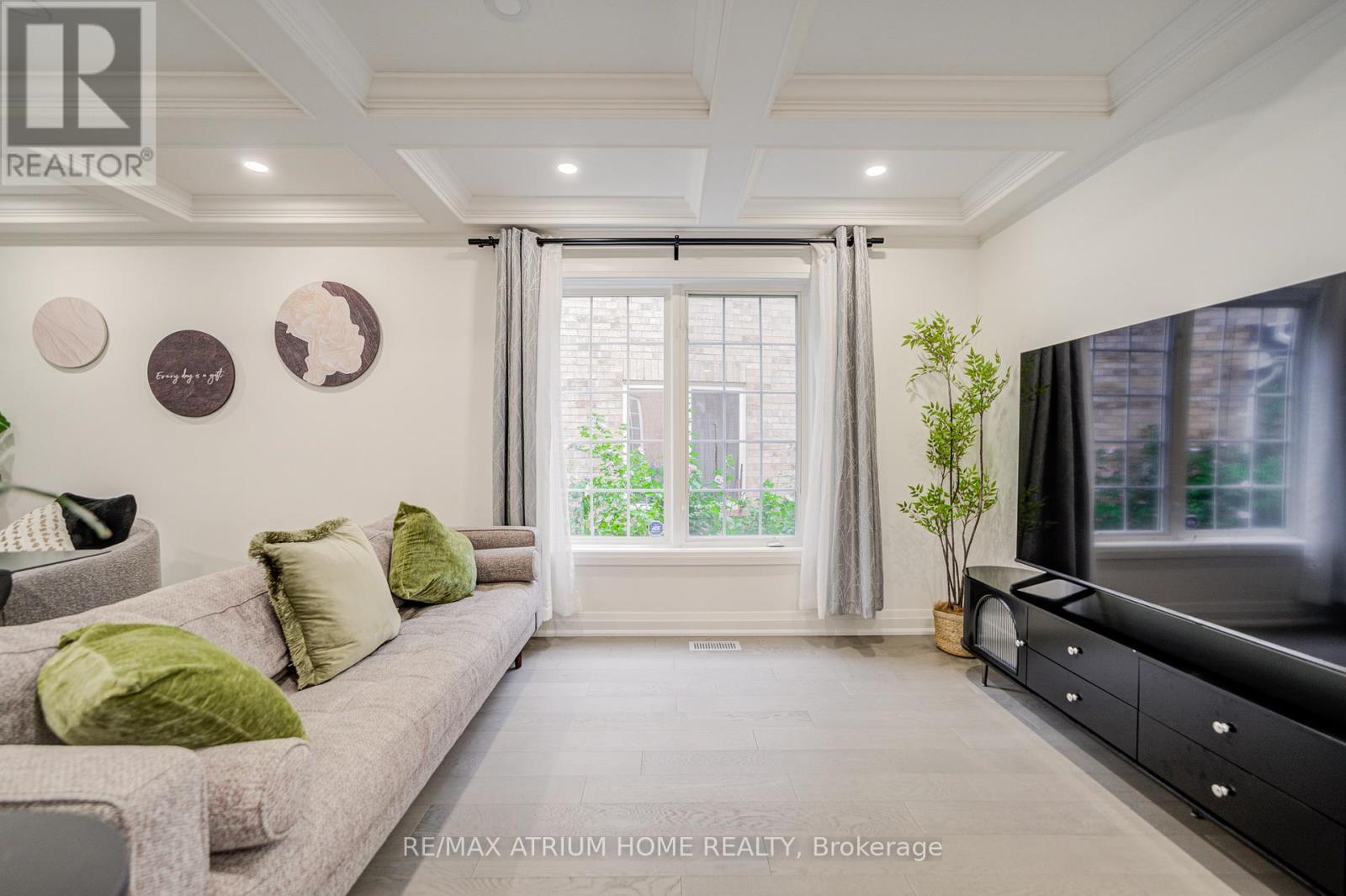 Photo 8 of 37 Landsdown Crescent, Markham ON