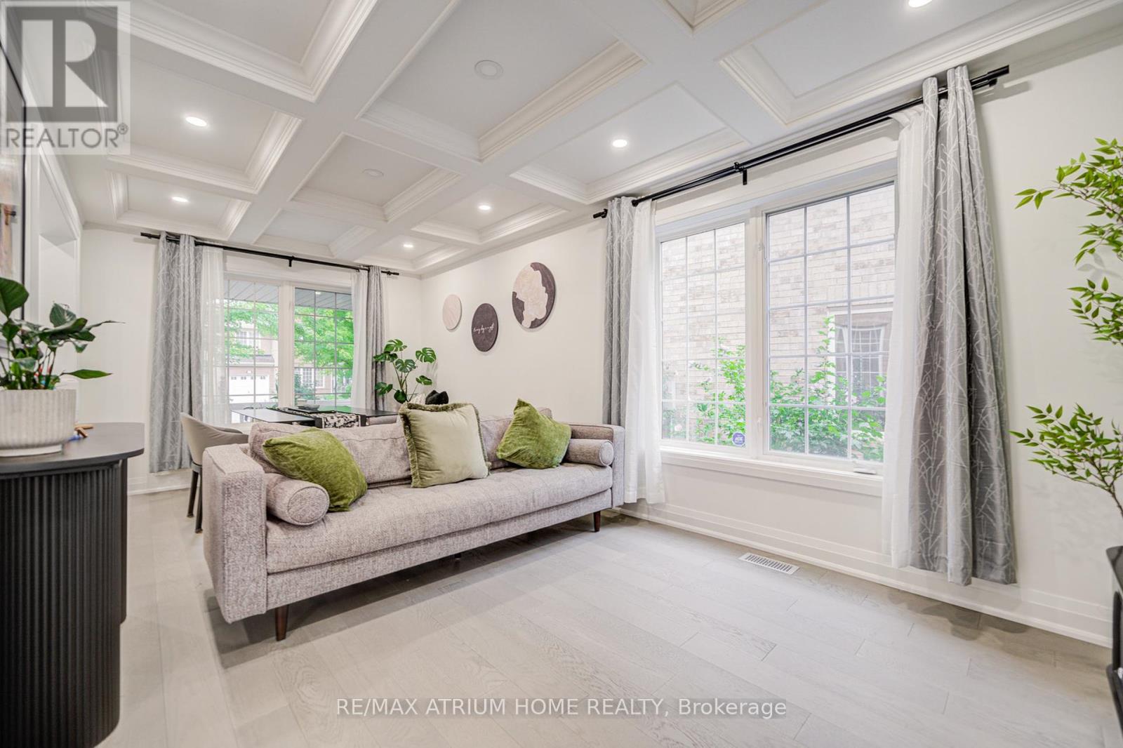 Photo 9 of 37 Landsdown Crescent, Markham ON