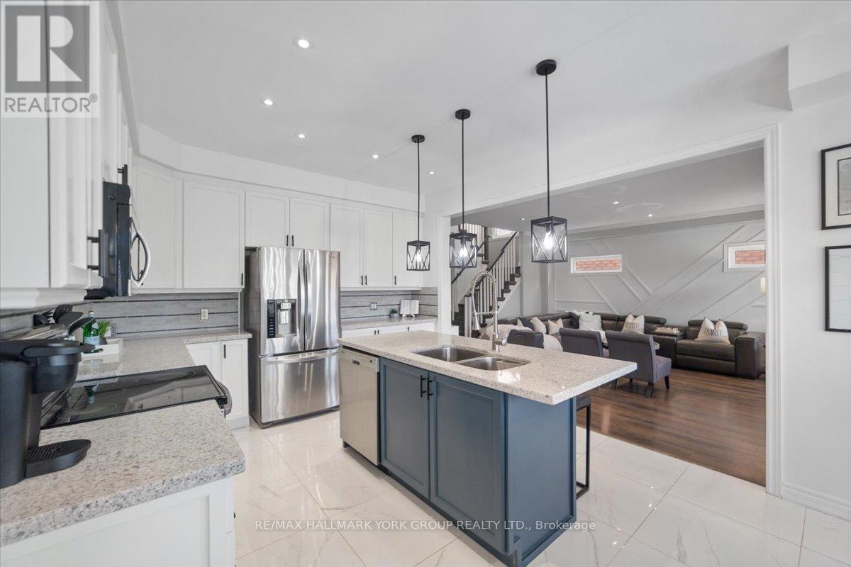 Photo 10 of 28 West Park Avenue, Bradford West Gwillimbury ON