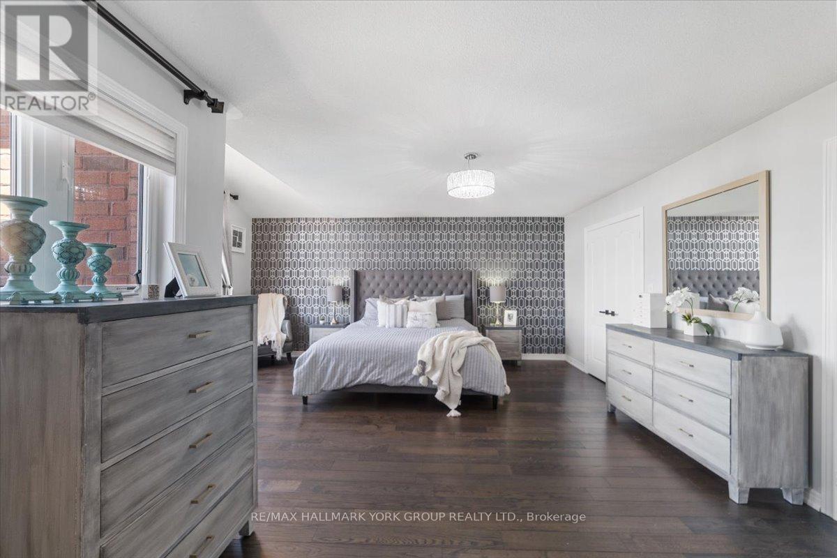 Photo 21 of 28 West Park Avenue, Bradford West Gwillimbury ON