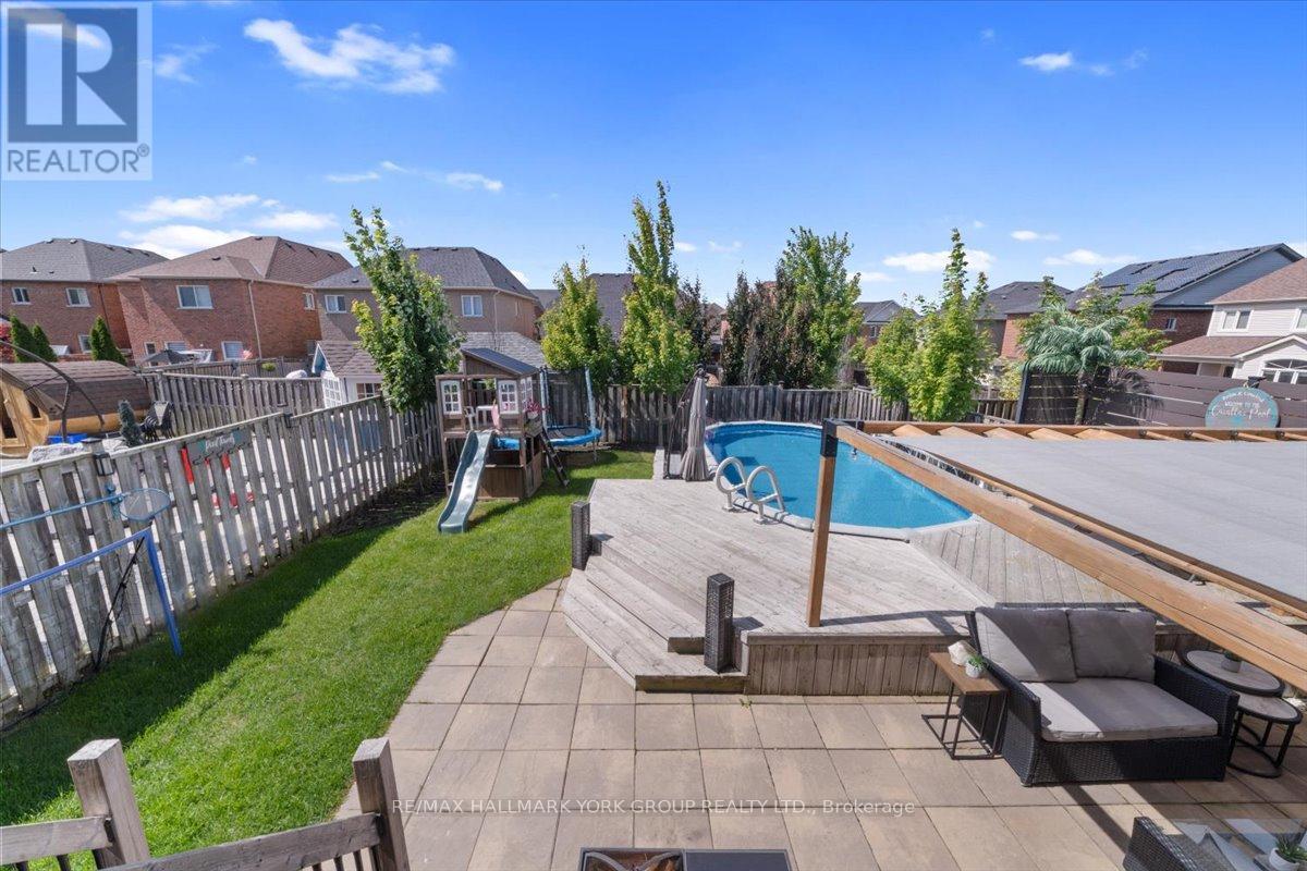 Photo 29 of 28 West Park Avenue, Bradford West Gwillimbury ON