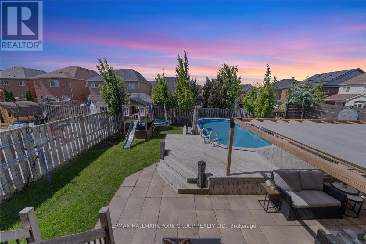 Photo 35 of 28 West Park Avenue, Bradford West Gwillimbury ON