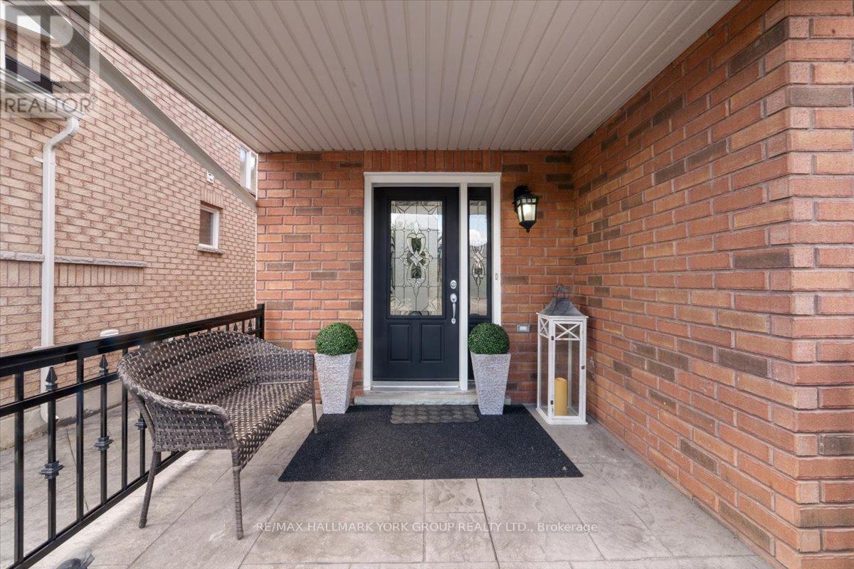Photo 4 of 28 West Park Avenue, Bradford West Gwillimbury ON