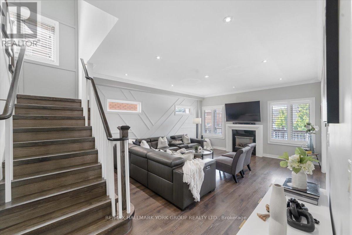 Photo 8 of 28 West Park Avenue, Bradford West Gwillimbury ON