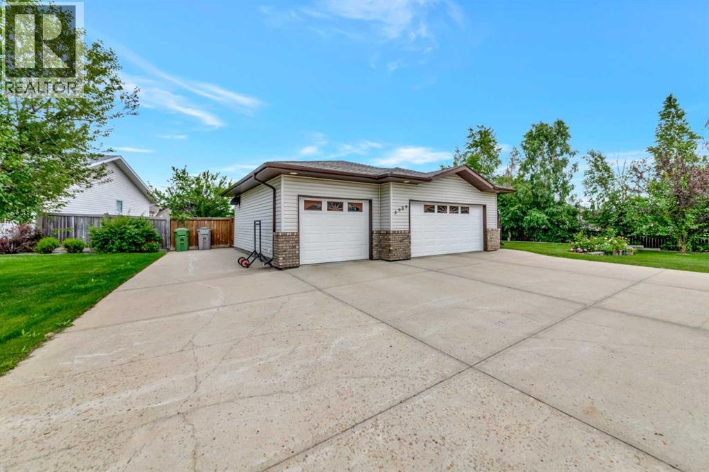 Photo 4 of 3909 65 Avenue, Lloydminster AB