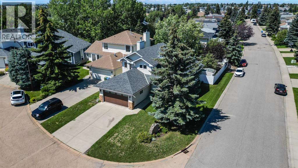 Photo 47 of 202 Hawktree Bay Nw, Calgary AB