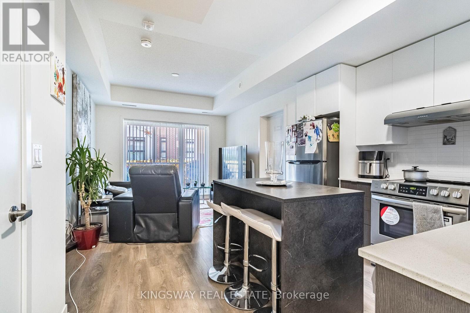 Photo 8 of 101 120 Canon Jackson Drive, Toronto ON