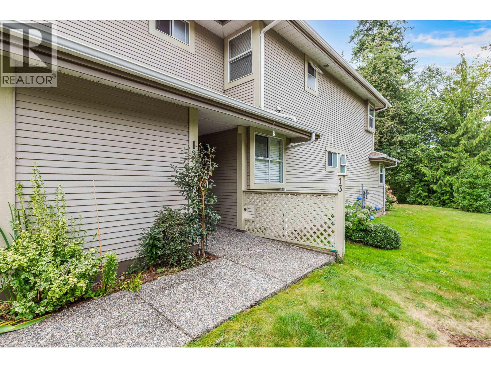 Photo 4 of 13 12071 232 B Street, Maple Ridge BC