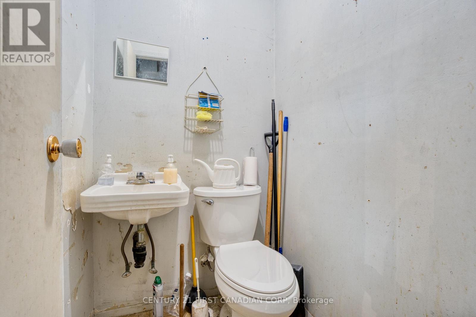 Photo 10 of Unit 4 7 89 Wharncliffe Road N, London North ON