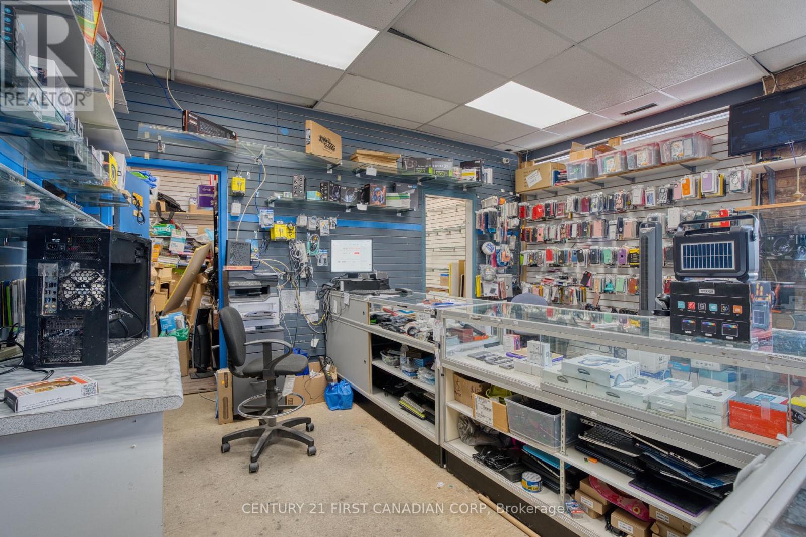 Photo 6 of Unit 4 7 89 Wharncliffe Road N, London North ON