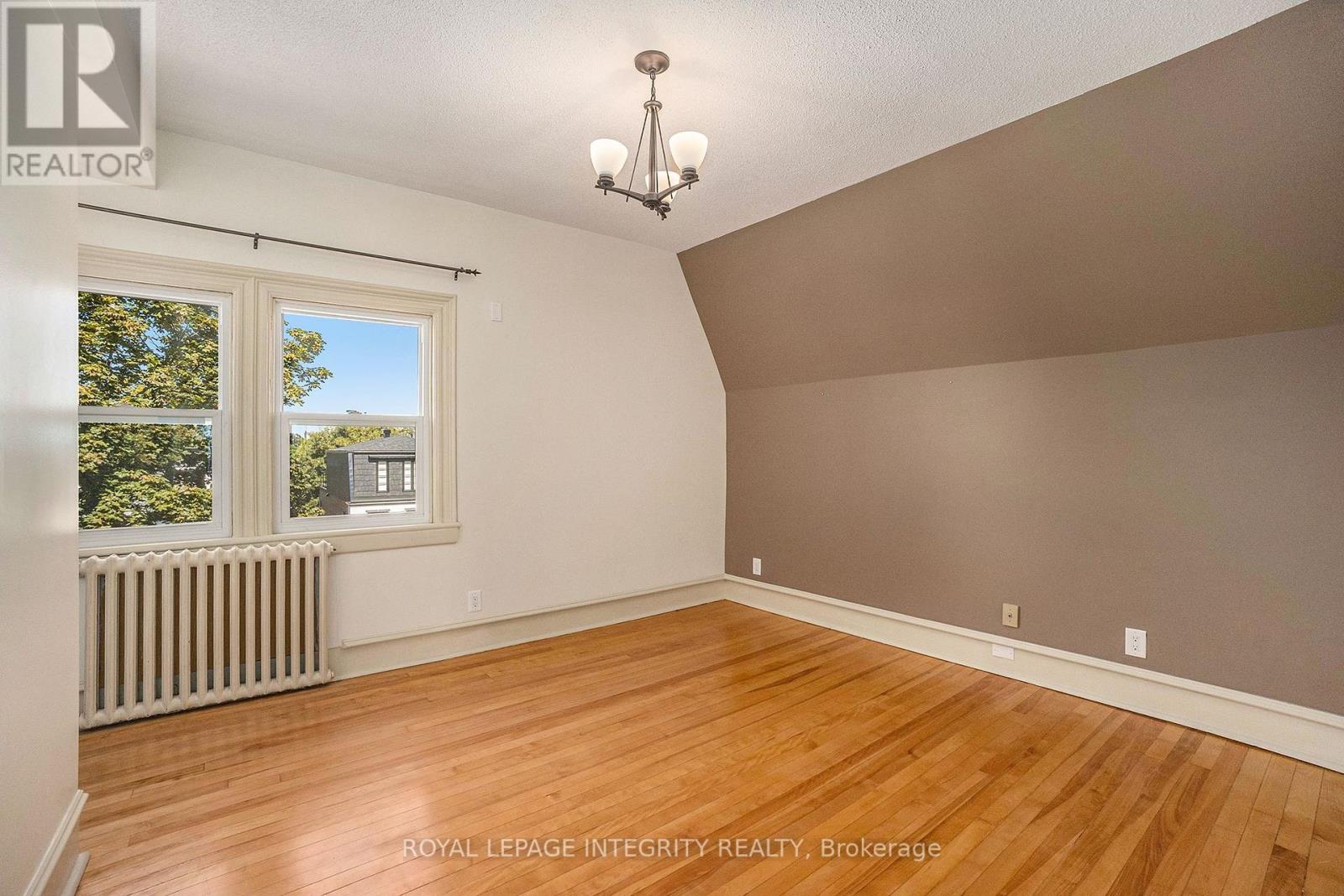 Photo 7 of 4 220 Powell Avenue, Ottawa ON