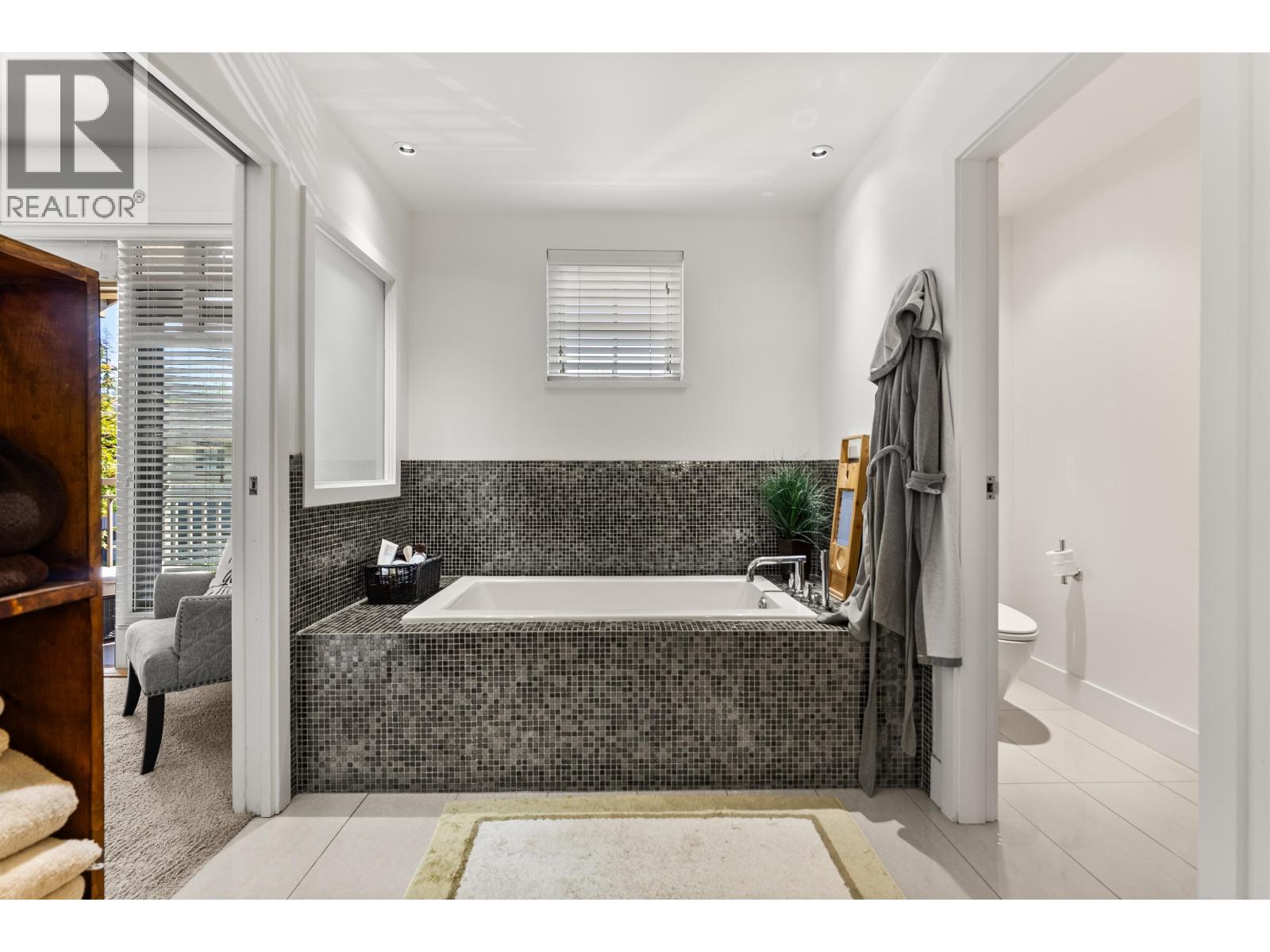 Photo 29 of 41 3639 Aldercrest Drive, North Vancouver BC