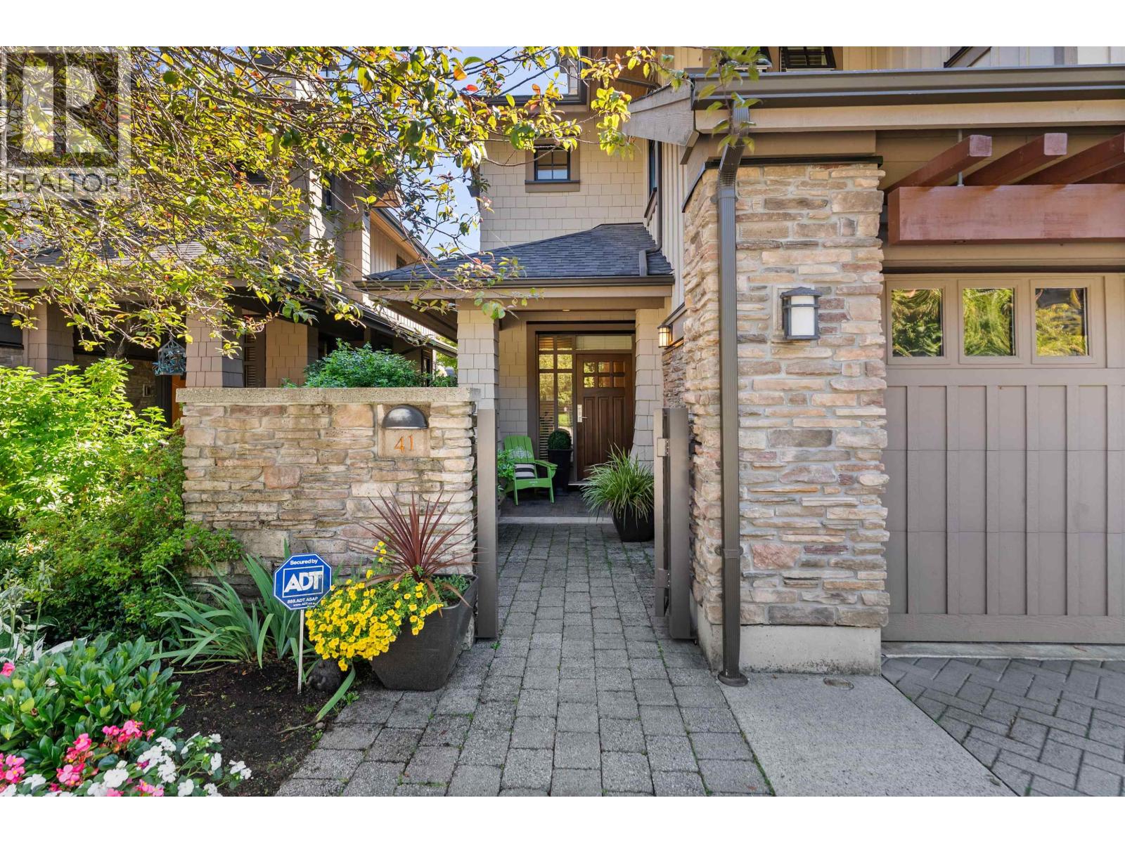 Photo 3 of 41 3639 Aldercrest Drive, North Vancouver BC