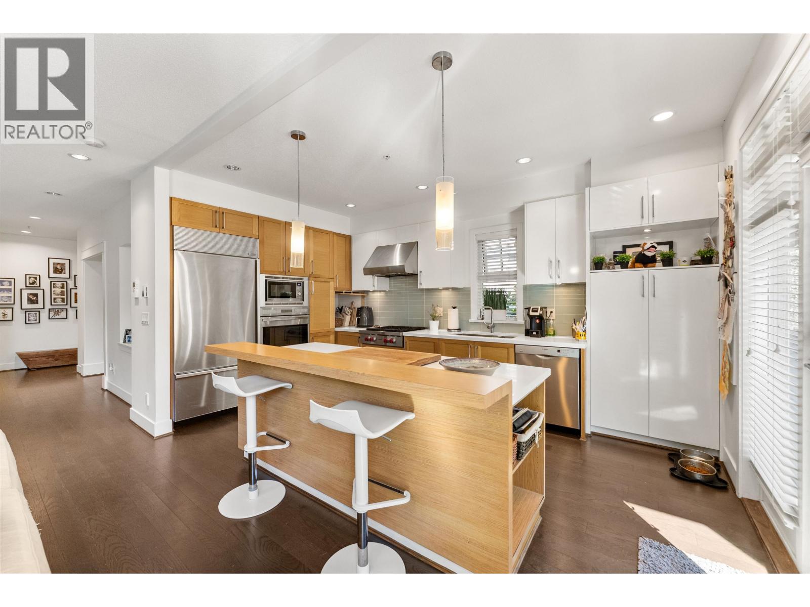 Photo 8 of 41 3639 Aldercrest Drive, North Vancouver BC