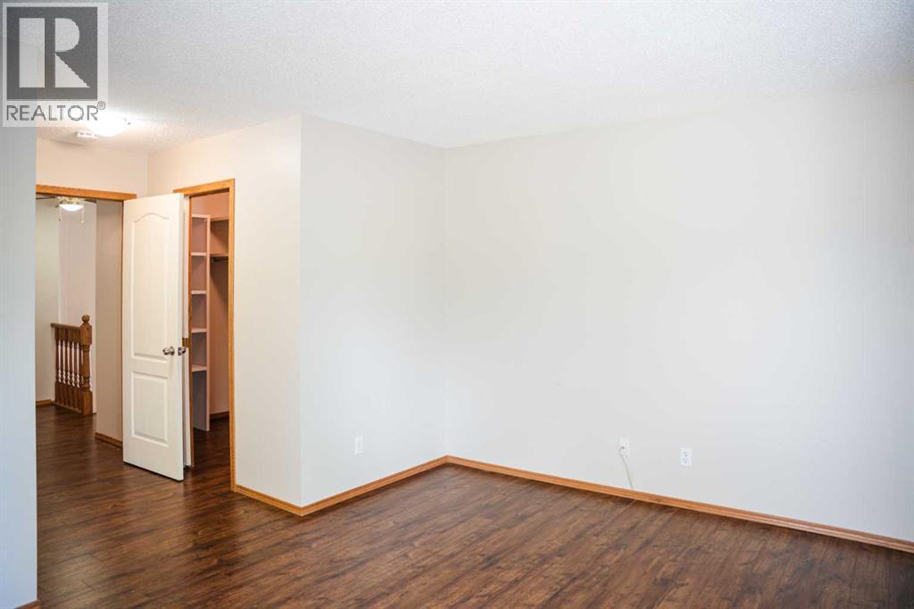 Photo 25 of 445 Rocky Ridge Bay Nw, Calgary AB
