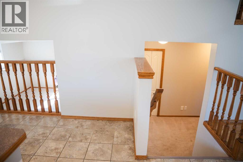 Photo 10 of 445 Rocky Ridge Bay Nw, Calgary AB