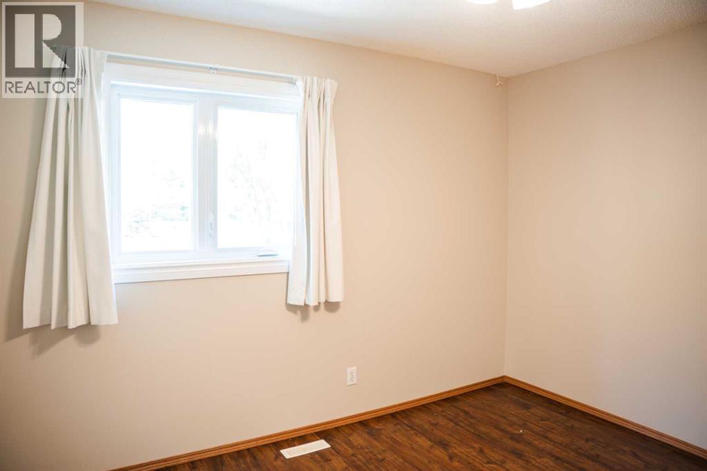 Photo 18 of 445 Rocky Ridge Bay Nw, Calgary AB