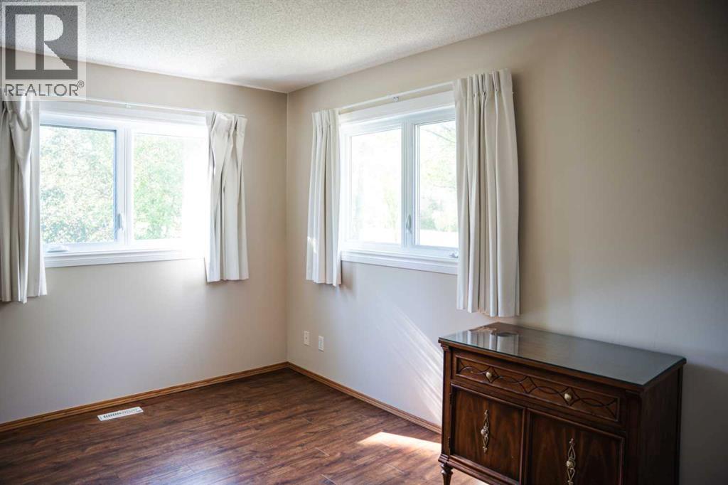 Photo 23 of 445 Rocky Ridge Bay Nw, Calgary AB