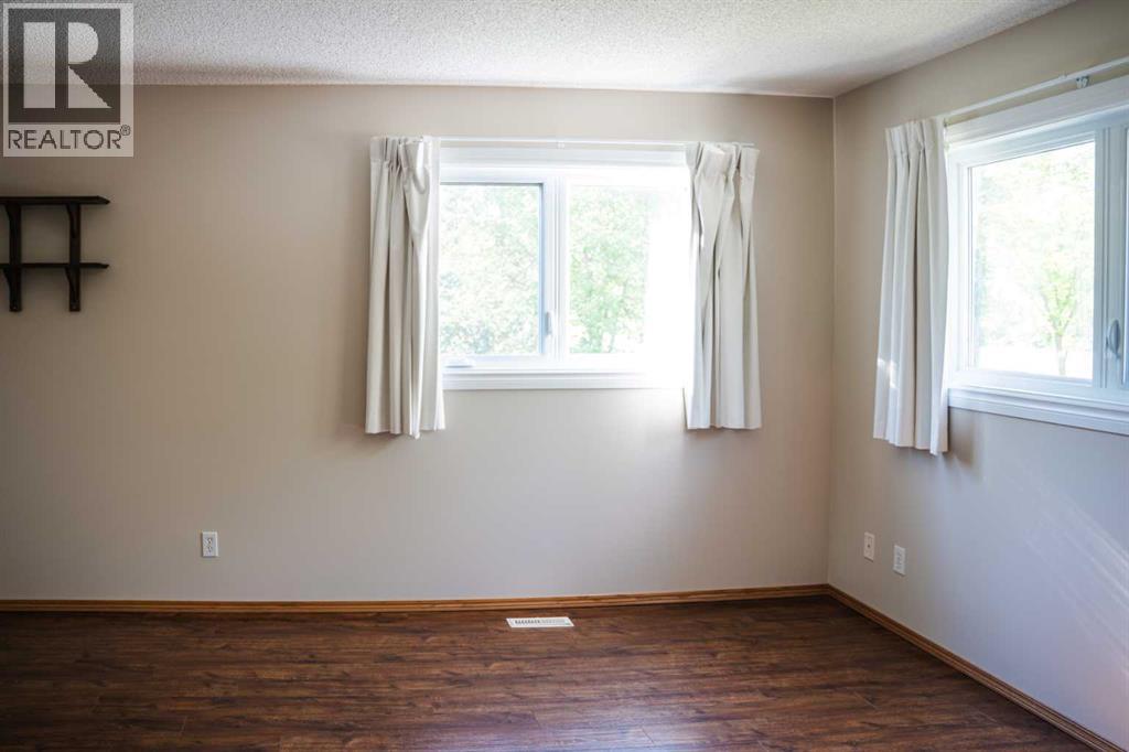 Photo 22 of 445 Rocky Ridge Bay Nw, Calgary AB