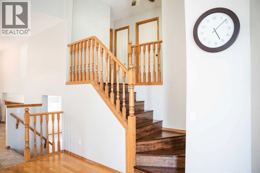Photo 15 of 445 Rocky Ridge Bay Nw, Calgary AB