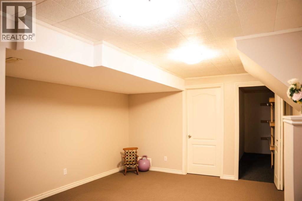 Photo 27 of 445 Rocky Ridge Bay Nw, Calgary AB