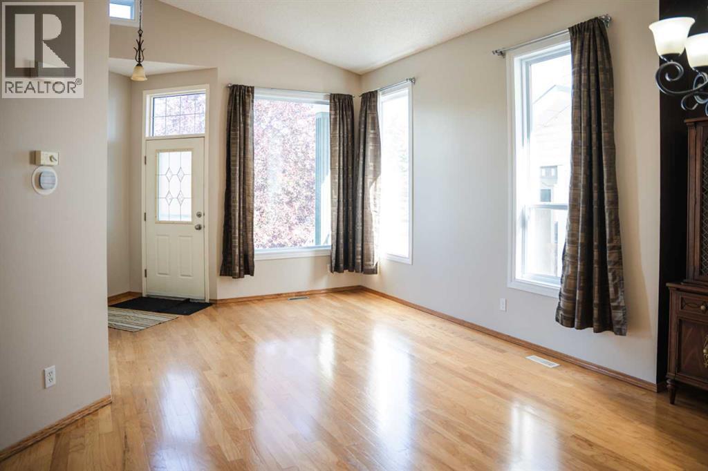 Photo 5 of 445 Rocky Ridge Bay Nw, Calgary AB