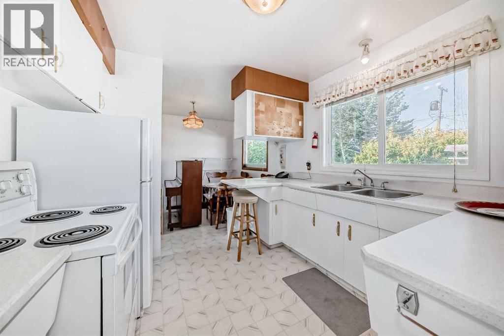 Photo 11 of 3314 44 A Avenue, Red Deer AB