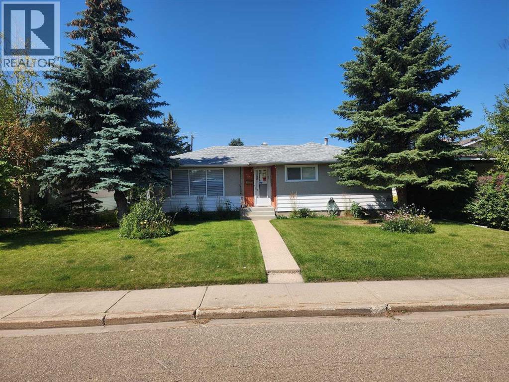 Photo 3 of 3314 44 A Avenue, Red Deer AB