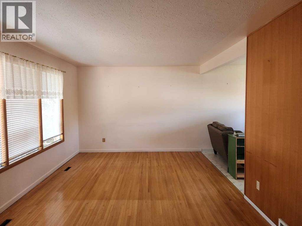 Photo 4 of 3314 44 A Avenue, Red Deer AB