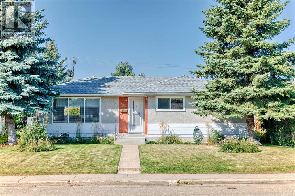 Photo 2 of 3314 44 A Avenue, Red Deer AB