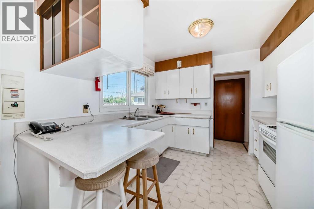 Photo 7 of 3314 44 A Avenue, Red Deer AB