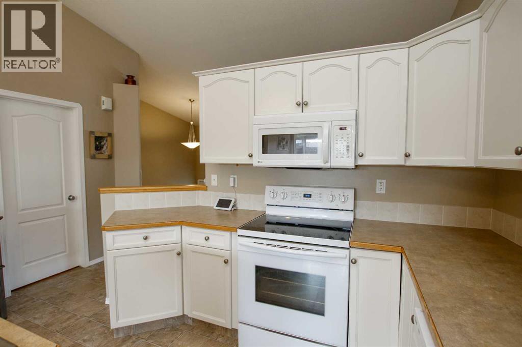 Photo 12 of 13 Kenny Close, Red Deer AB