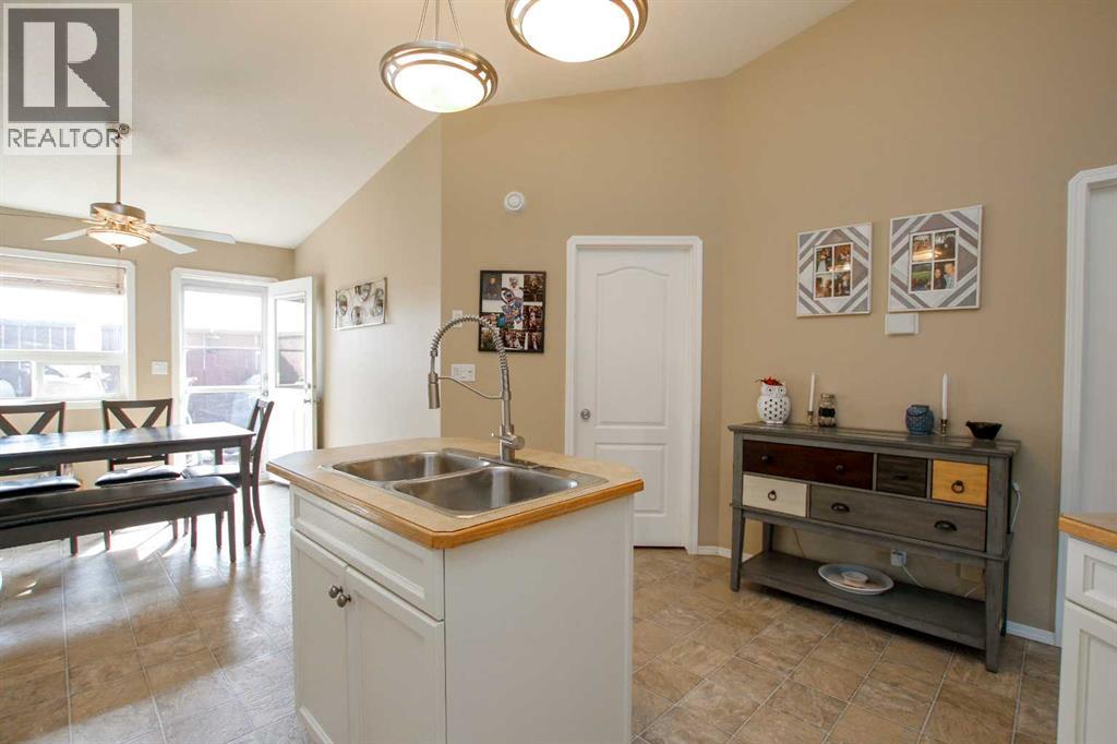 Photo 14 of 13 Kenny Close, Red Deer AB