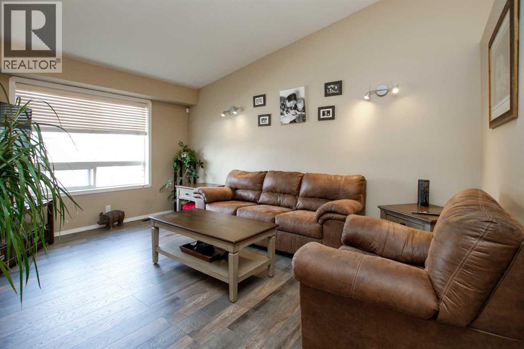 Photo 6 of 13 Kenny Close, Red Deer AB