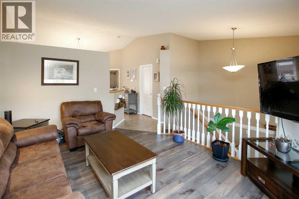 Photo 8 of 13 Kenny Close, Red Deer AB